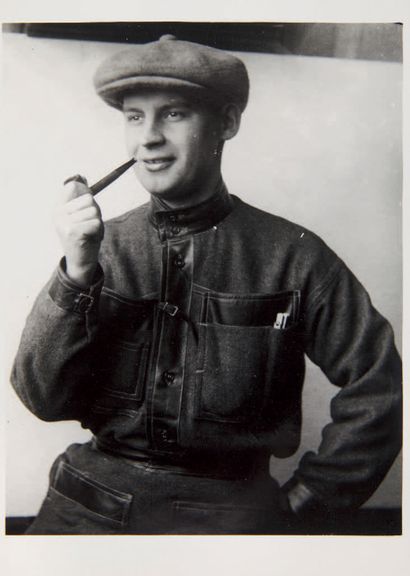 KAUFMANN, Mikhail (1897-1980) Portrait de Aleksandr Rodtchenko dans sa tenue de travail...