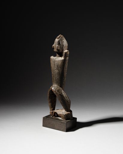 null Statuette Dogon, Mali
Bois
H. 30,5 cm
Provenance :
- Hélène Leloup, acquis dans...