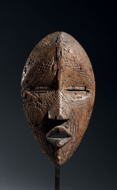 null Masque Dan Mano, Côte d'Ivoire
Bois
H. 20,5 cm
Provenance :
- Ancienne collection...