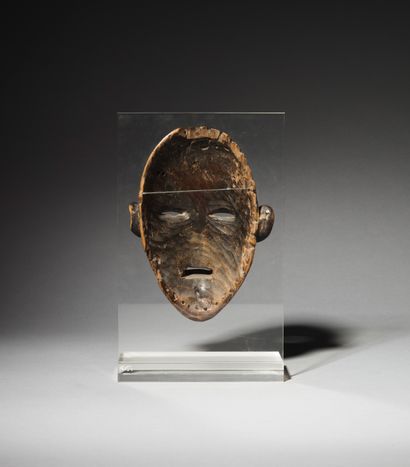 null Masque Deangle, Dan, Côte d'Ivoire
Bois
H. 27,5 cm
Provenance :
- Ancienne collection...