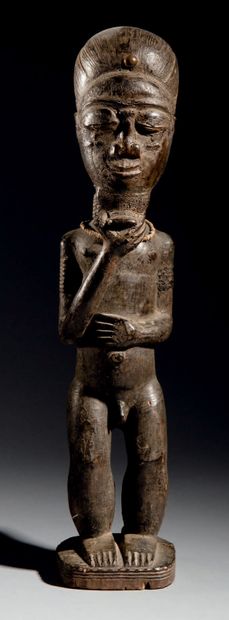 null Statue masculine Baoulé, Côte d'Ivoire
Bois à patine brune légèrement croûteuse,...