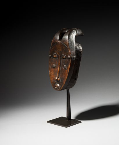 null Baule mask, Ivory Coast
Wood
H. 26 cm
Baule anthropozoomorphic mask with horns....