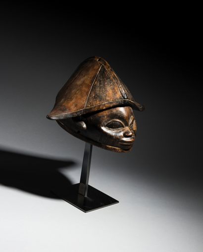 null Masque Gelede Yoruba, Nigéria
Bois
H. 31 cm
Provenance :
- Ancienne collection...