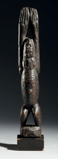 null Statuette Dogon, Mali
Bois
H. 33 cm
Provenance :
- Galerie Guilhem Montagut,...
