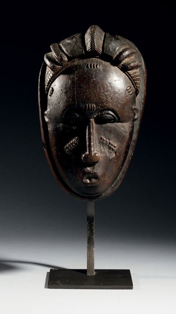 null Masque Ndoma, Baoulé,
Côte d'ivoire
Bois
H. 21,5 cm
Ce masque-portrait Ndoma...