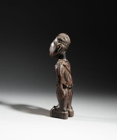 null Statuette Ere Ibeji, Yoruba, Nigéria
Bois à patine marron glacé et perles
H....