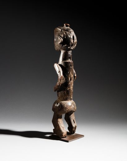 null Statue d'ancêtre Montol, Nigéria
Bois
H. 53 cm
Le style de cet objet est caractéristique...