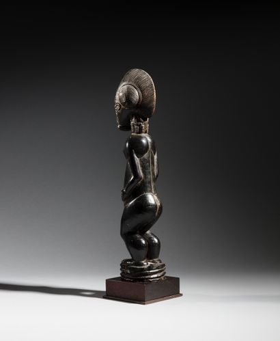 null Figure masculine Baoulé, Côte d'Ivoire
Bois
H. 43 cm
Debout, les pieds solidement...