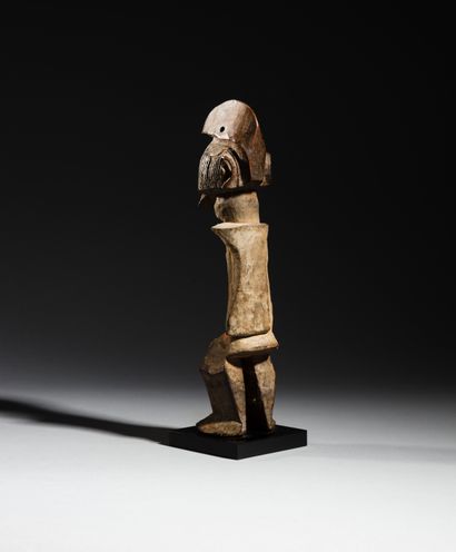 null Teke statuette, Democratic Republic of Congo
Wood
H. 31 cm
Provenance:
- Former...