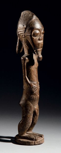 null Statue masculine Baoulé, Côte d'Ivoire
Bois à patine brun clair
H. 40 cm
Provenance...