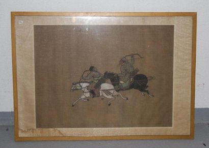 Ecole chinoise Peinture sur soie représentant "Deux cavaliers archers" H. 60 cm -...
