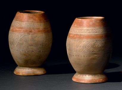 null Paire de vases à décor gravé Culture Nayarit, Mexique occidental D'époque mixtèque,...