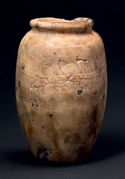 null Vase au nom de Rekhit. Vase tonnelet gravé d'une séquence de trois canards vers...