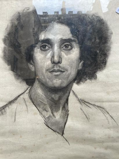 ECOLE FRANCAISE Portrait d'homme
Fusain sur papier
56 x 44 cm (à vue) (Piqures)
Provenance...