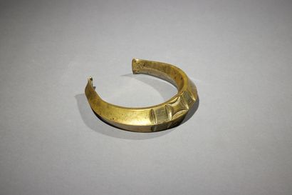 null 
TORQUE FANG GABON Bronze



H. 15 cm

Provenance :

- Collection Maine Durieu



Torque...