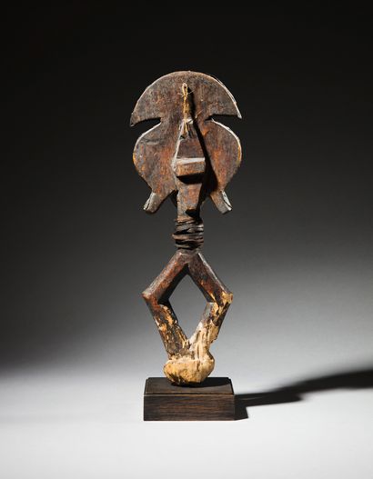 Figure de reliquaire Mbulu Ngulu Peuple Kota Figure de reliquaire Mbulu Ngulu Peuple...