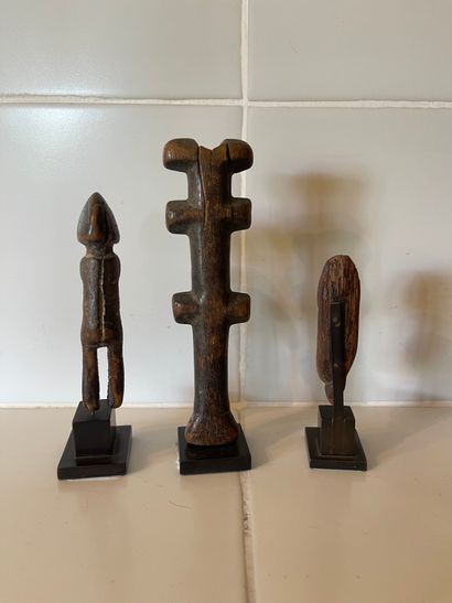 null Lot de 3 objets Dogon
Mali
H. 8,5, 12,5 et 6 cm