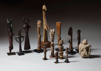 null Lot de 3 objets Dogon
Mali
H. 8,5, 12,5 et 6 cm