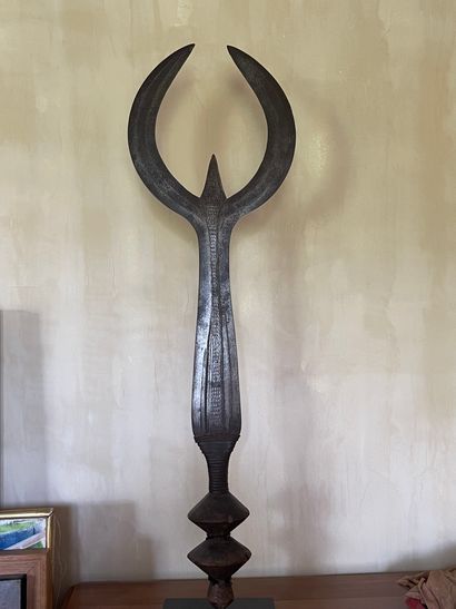 null Sabre Ngombe
République démocratique du Congo
Bois, métal
H. 81 cm