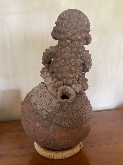 null Deux poteries Mambila
Cameroun
Terre cuite
H. 39 et 37 cm
