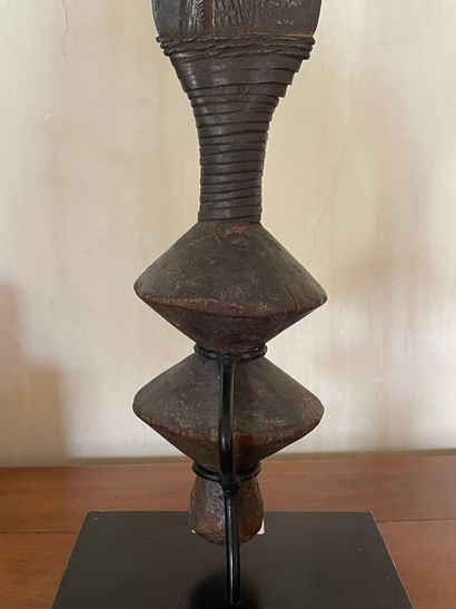null Sabre Ngombe
République démocratique du Congo
Bois, métal
H. 81 cm