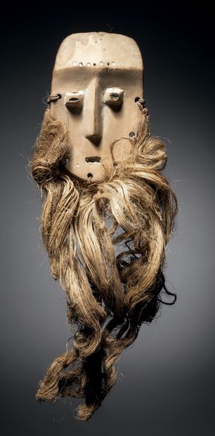 null Lega mask, Democratic Republic of Congo
Wood and fiber, traces of kaolin
H....