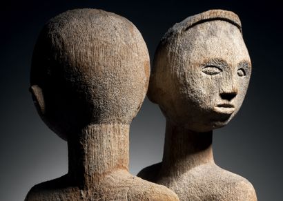 null Sculpture Sakalava ou Vezo représentant un couple de lutteurs, Madagascar
Bois...