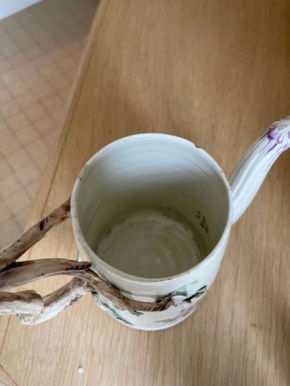 BOCH LUXEMBOURG Cafetière couverte en faïence fine de forme tronconique, l'anse et...