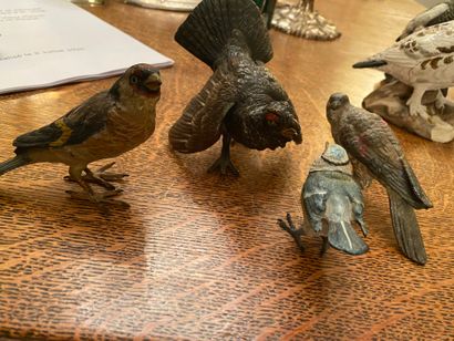 null Ensemble comprenant quatre oiseaux en plomb ou bronze
Tétras et rapace
L. 12...