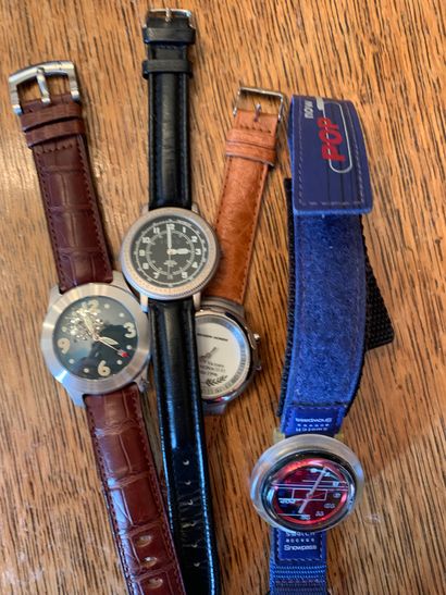 null Lot de quatre montres bracelet HONDA, TORQ, POP, GREENWITCH En acier et métal...