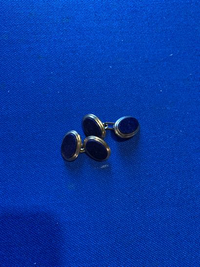 Pair of cufflinks
In gold 375°/°°, decorated...