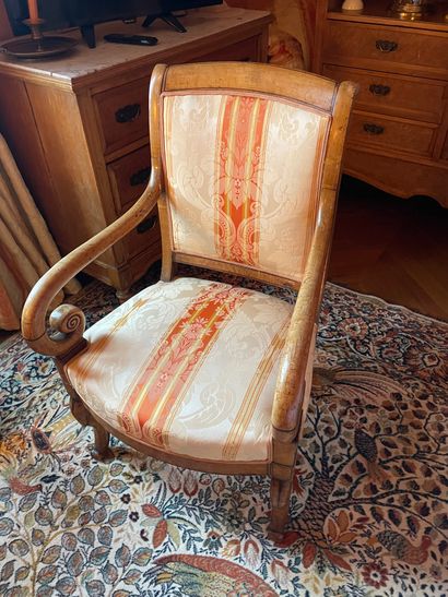 null Chambre saumon :
Paire de fauteuils en placage de loupe et filets de palissandre
Pieds...