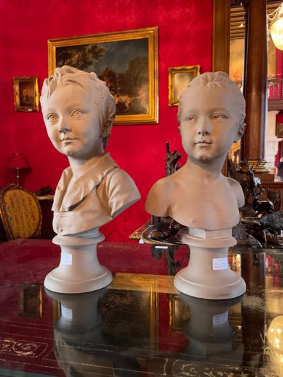 null 
D'après HOUDON

Alexandre et Louise BRONGNIART 

Paire de bustes 

H. 47 cm...