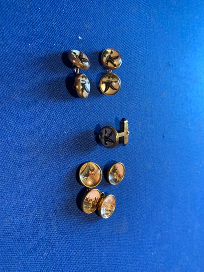 null Lot of two pairs of cufflinks and a single button
In gilded metal with hunting...