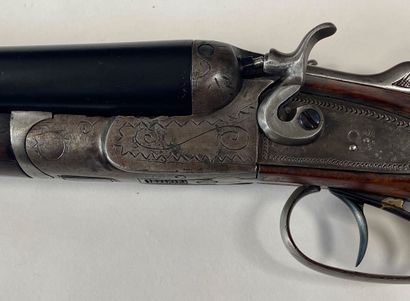 null Shotgun with central percussion, external hammers, two shots, gauge 12. Engraved...