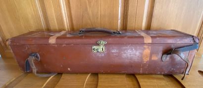 null Suitcase for transporting a rifle in leather. 18 x 77 x 14 cm. Wear, accide...