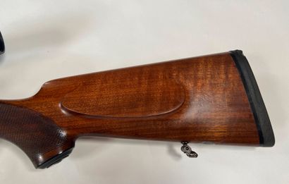 null Rifle with bolt, calibre 7x64. Barrel of 59 cm. Cheekpiece pistol grip of 37...