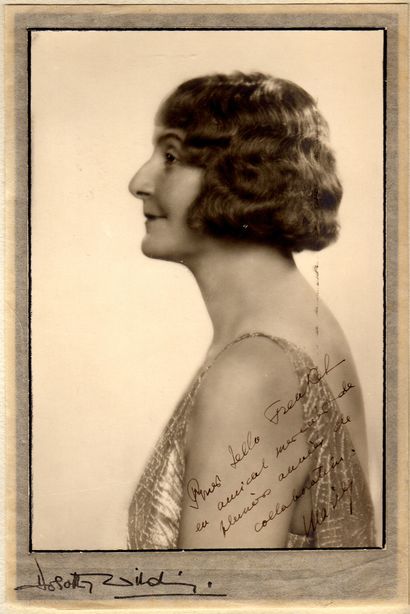 BONAPARTE Marie, princesse de Grèce (1882-1962). Beau portrait photographique dédicacé...