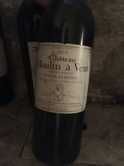 null Lot de bouteilles de vin
Dont château Calon-Ségur 1991 et château Pape Clément...