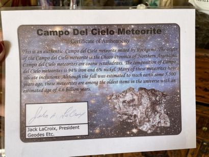null 
Météorite provenant de Campo del Cielo



En alliage métallique



On joint



Une...