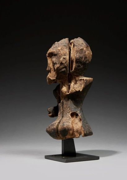 null Statue Mambila
Nigéria
Bois
H.21 cm
Provenance :
- Galerie l'Accrosonge, fin...