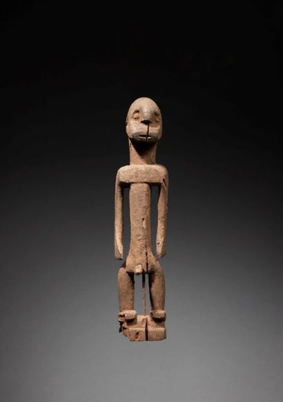 null Statue Kambole Togo
Bois
H.39 cm (sans la pointe en fer)
Provenance :
- Galerie...