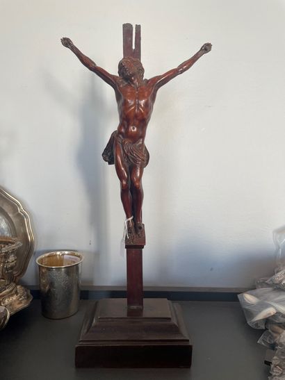 Christ sur sa croix En bois sculpté XVIIIème...