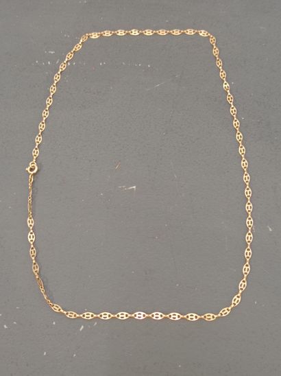 null Chain with openwork links
In gold 750°/°°
Gross weight : 3,5 g