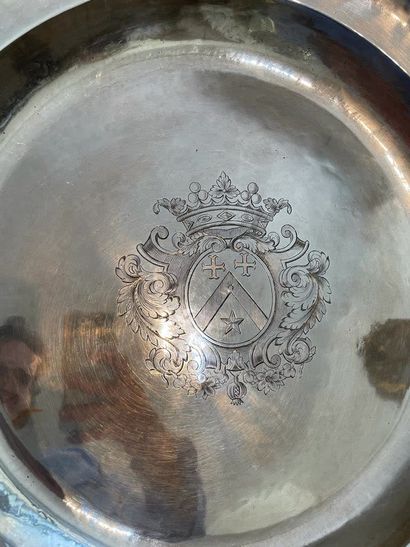 null Important round dish of presentation
In silver plated metal
Decorated with a...