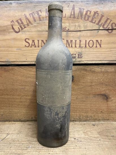  1 Blle (rouge) Château d'Yquem, 1936 Niveau mi-épaule, étiquette sale (En l'éta...