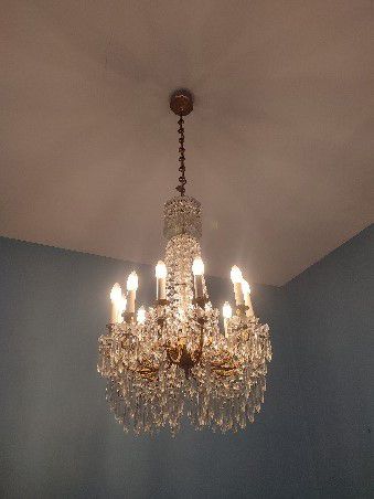 null Chandelier
In gilded bronze with pendants Louis XVI style H.about 80 cm excluding...