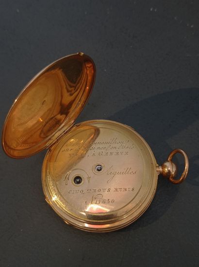 null Pocket watch In guilloché gold 750°/°°
Three gold dials decorated with a leafy...