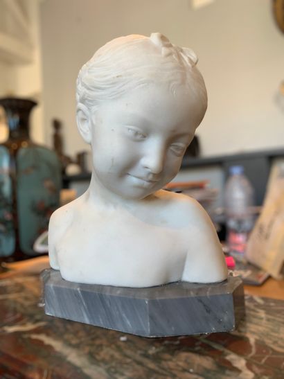 null 
Ecole Française de la fin du XIXème siècle

Buste de jeune fille

En marbre...