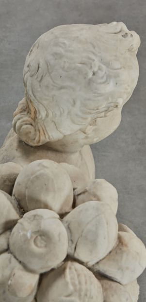 null Important putto en marbre sculpté en ronde-bosse, élément vraisemblablement...